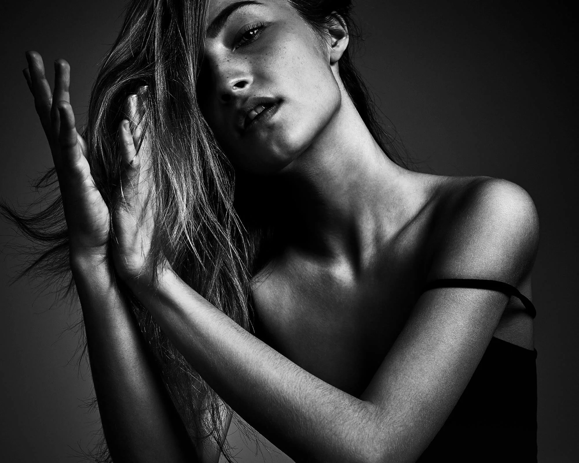 Shot_01_Ida_Posing_Table_029 copy.jpg