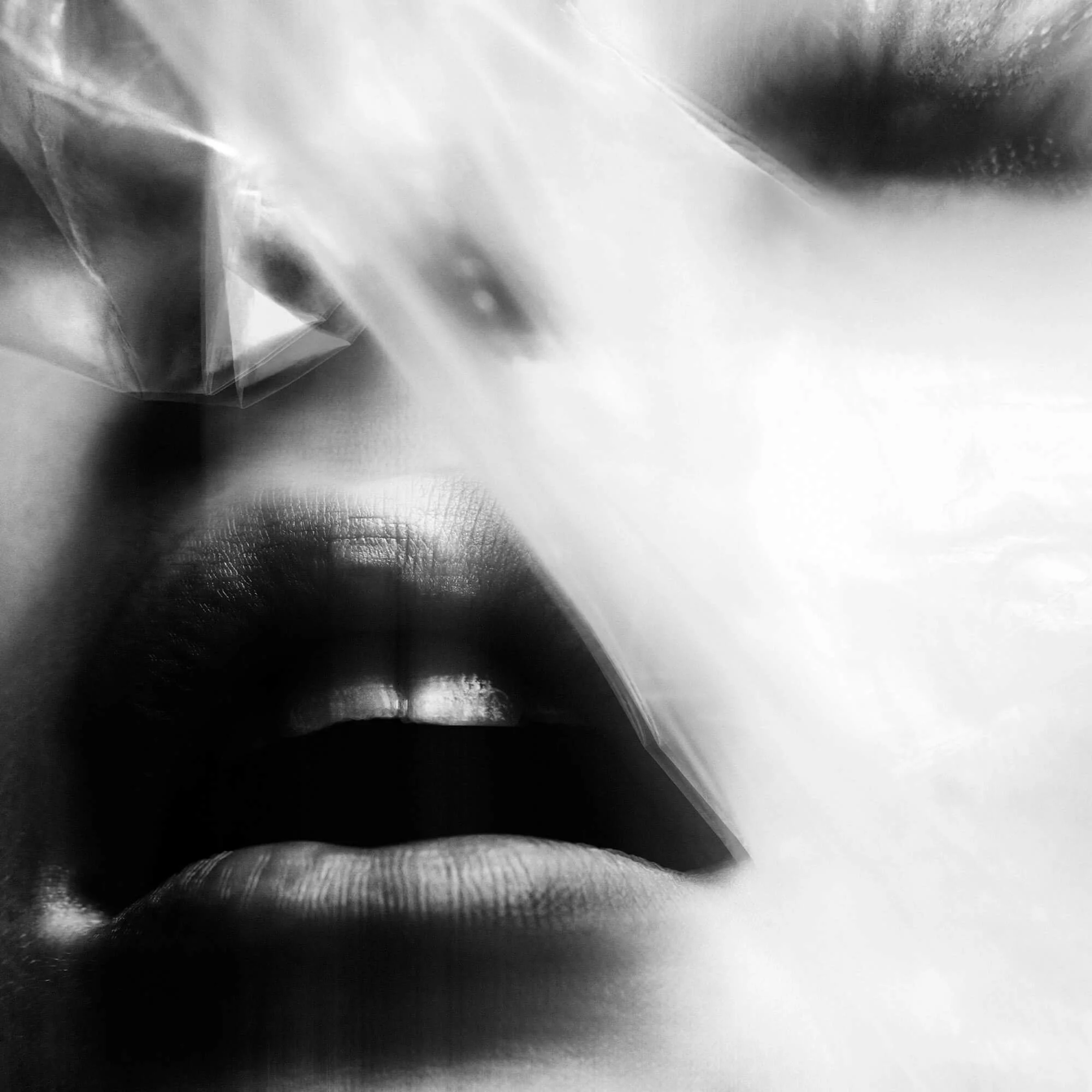 281020_Shot_01_Ida_Posing_Table_1234_Final copy.jpg