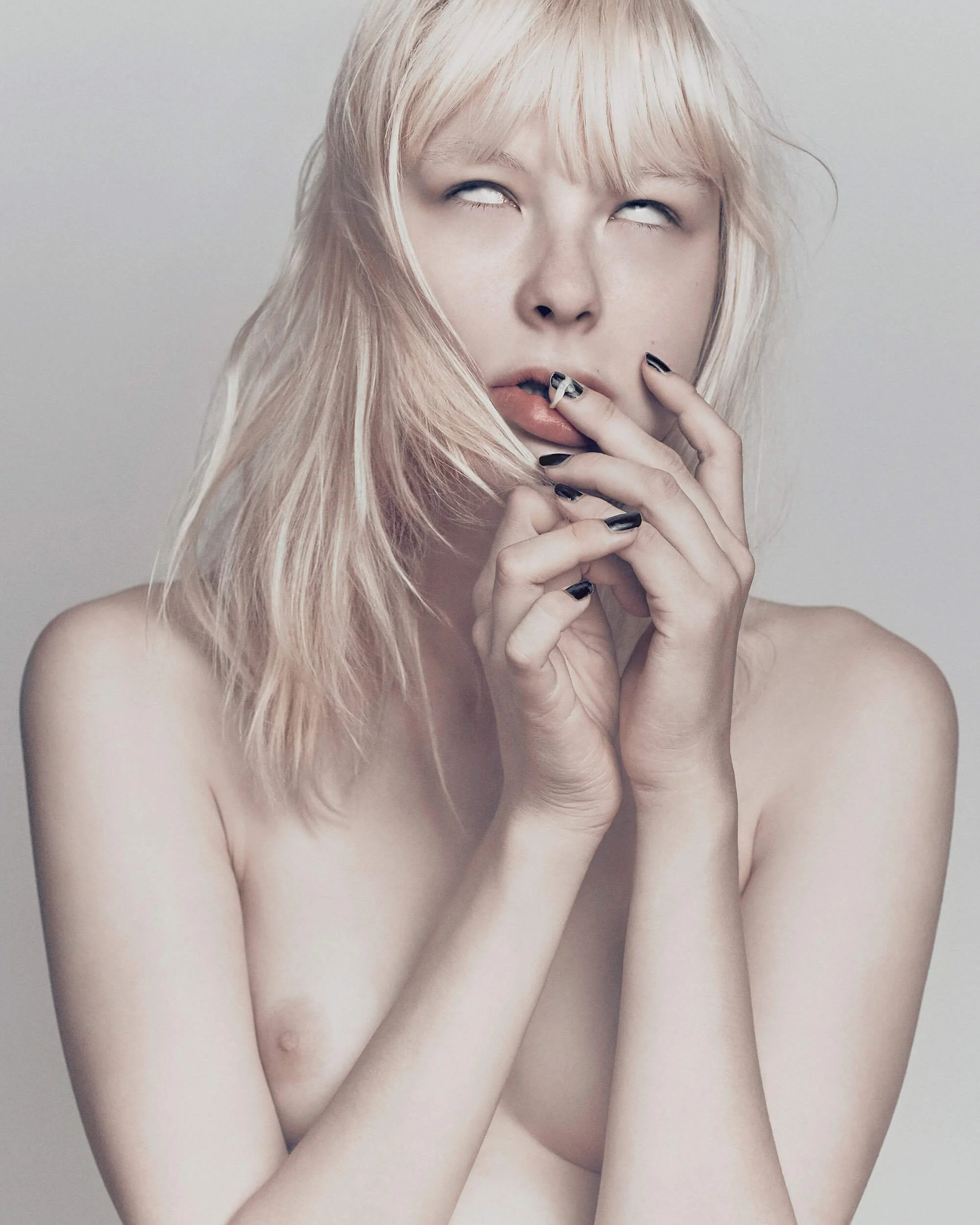 Shot_01_Verna_Posing_Table_ARTPROOF_FINAL268_v10 copy.jpg