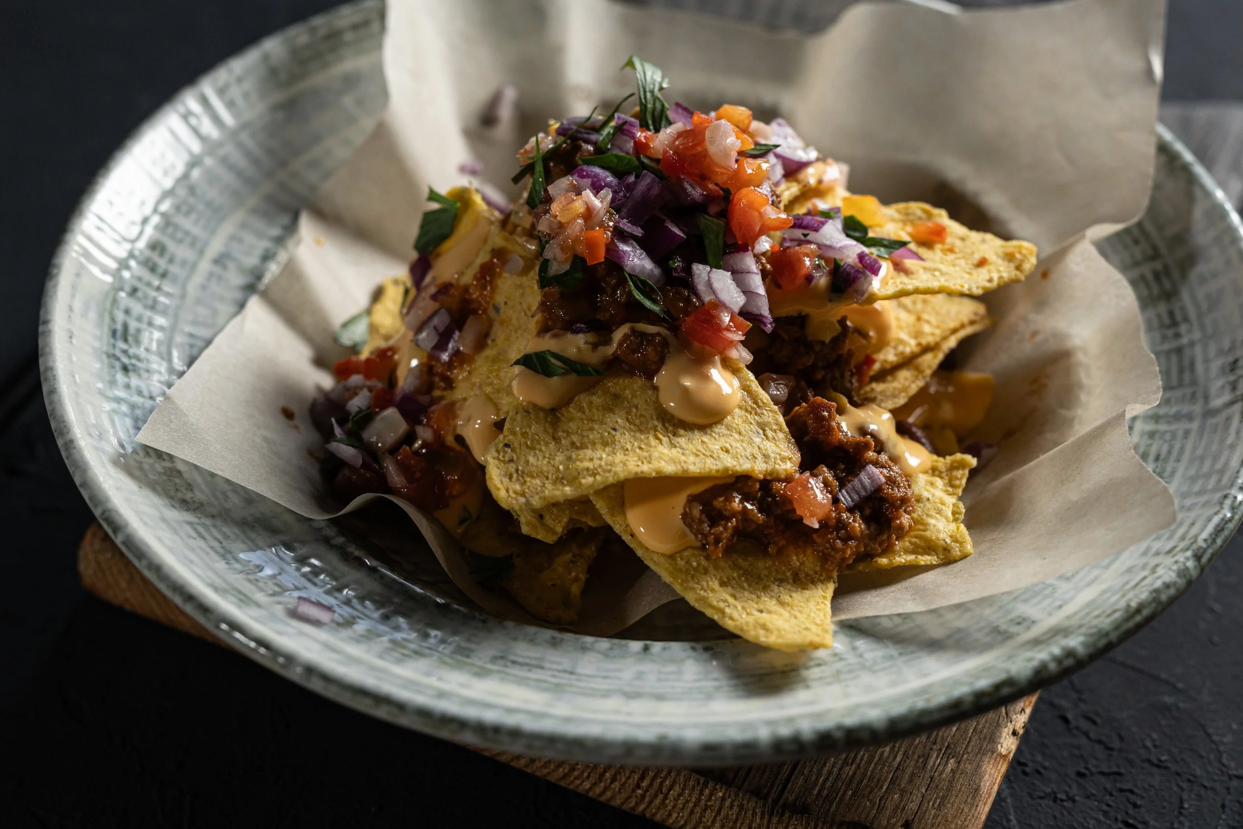 НАЧОС С СОУСОМ ЧИЛИ КОН КАРНЕ