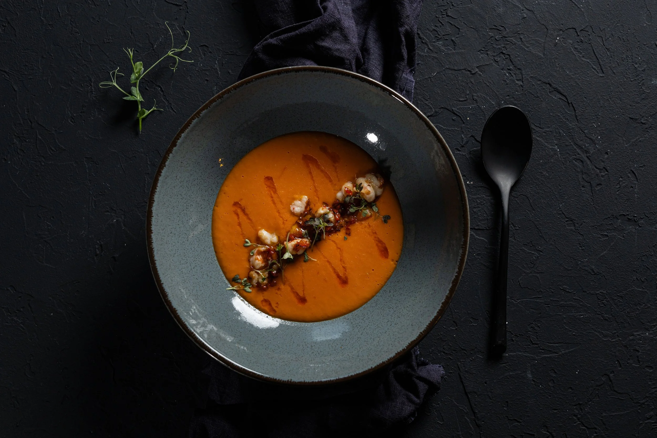 ТОМАТНО-ПЕРЕЧНЫЙ СУП С ПРЯНЫМИ КРЕВЕТКАМИ