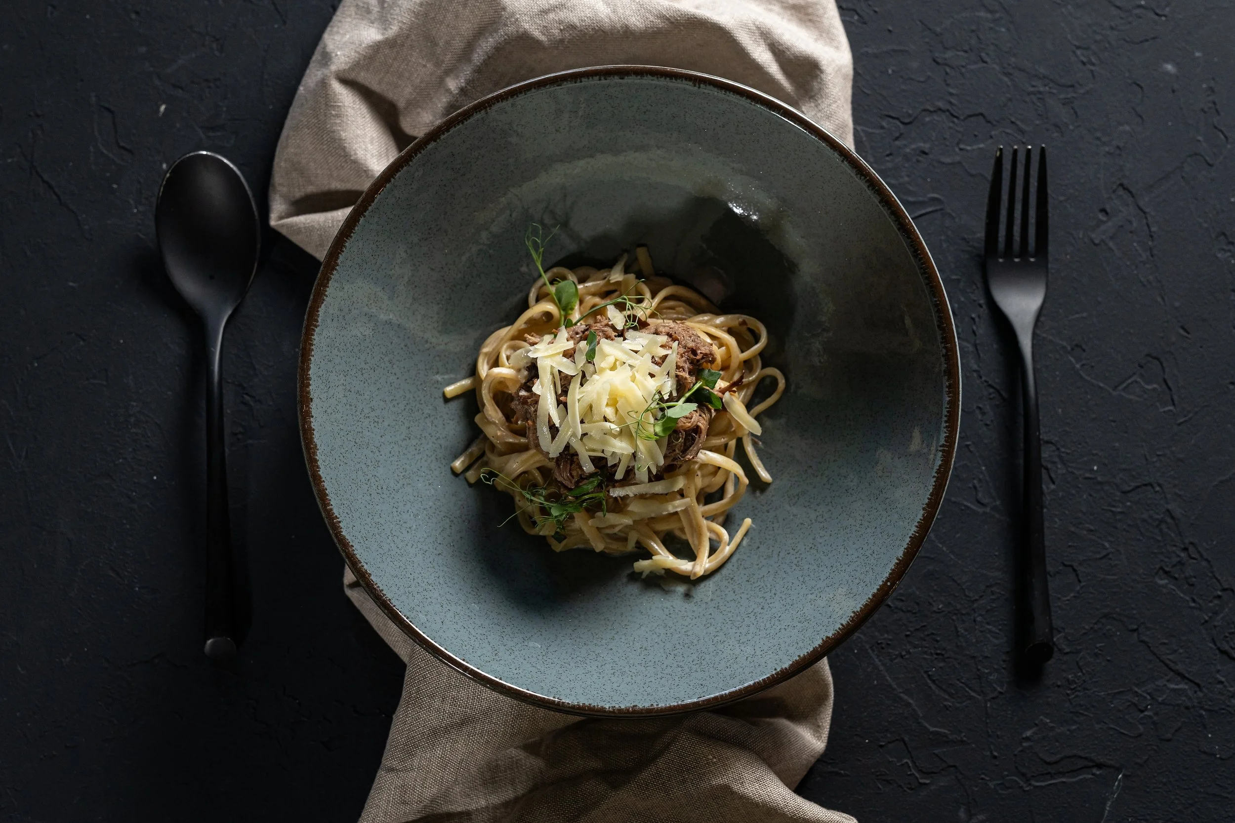 ЛИНГВИНИ С КОПЧЕНОЙ ТОМЛЕНОЙ ГОВЯДИНОЙ