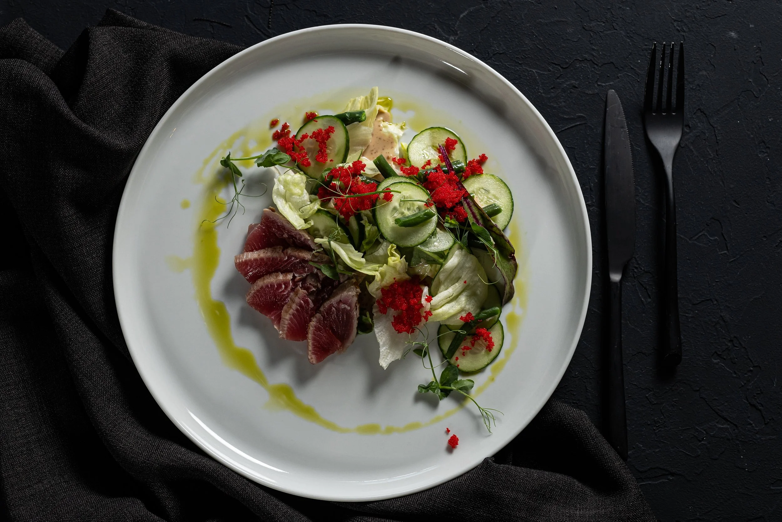 ГРИН САЛАТ С ТУНЦОМ И КУНЖУТНЫМ СОУСОМ