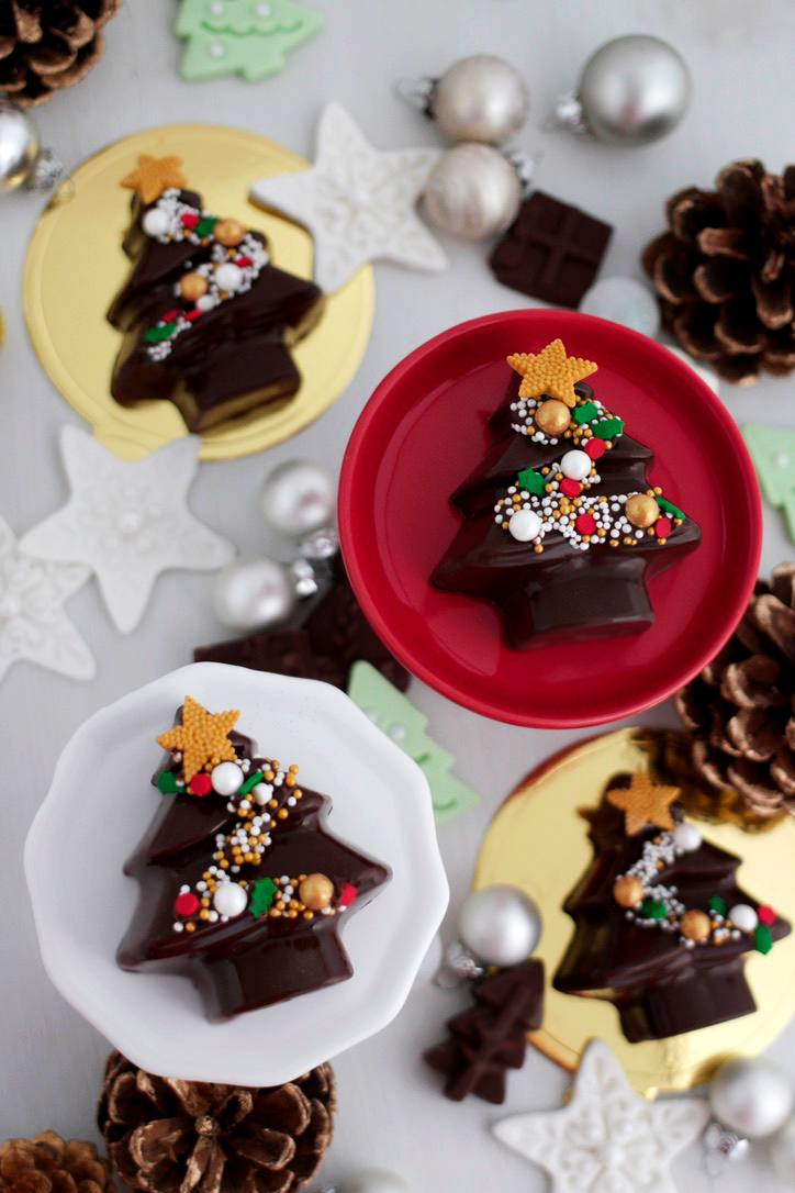 Christmas Tree Cakesicles for your guests.