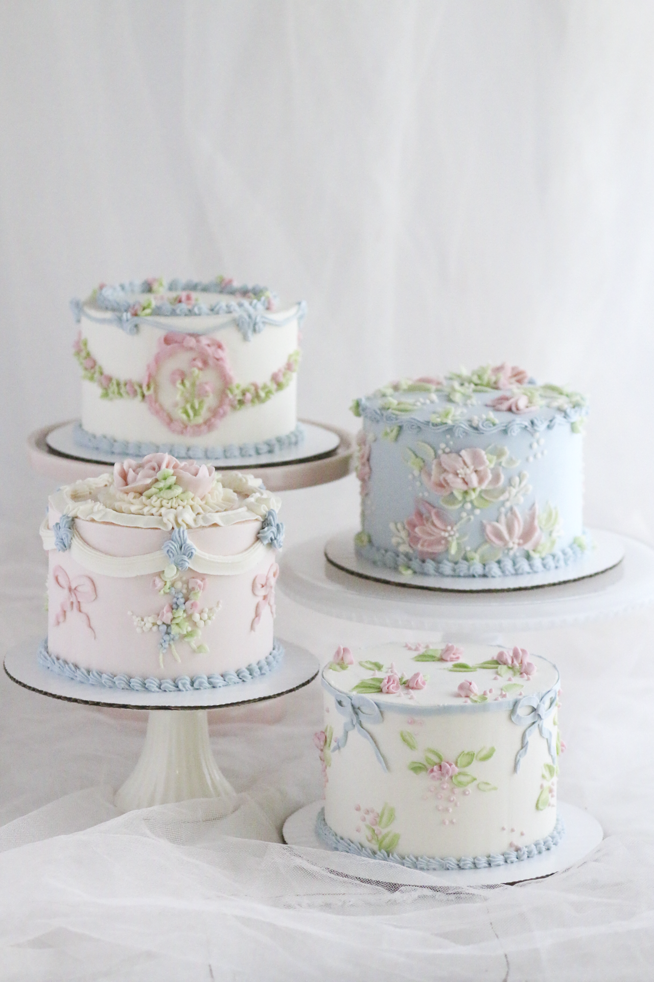Pastel Vintage Mini Cakes