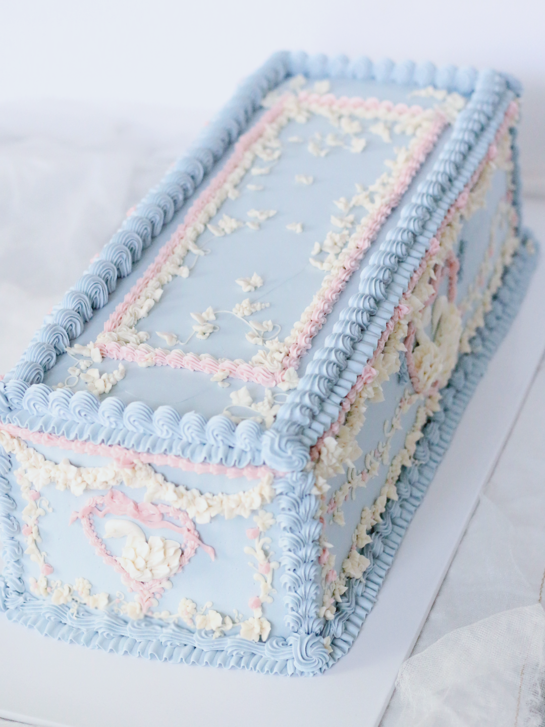 Swan Cakes 2026 | Romantic Custom Cake Design for Weddings & Events