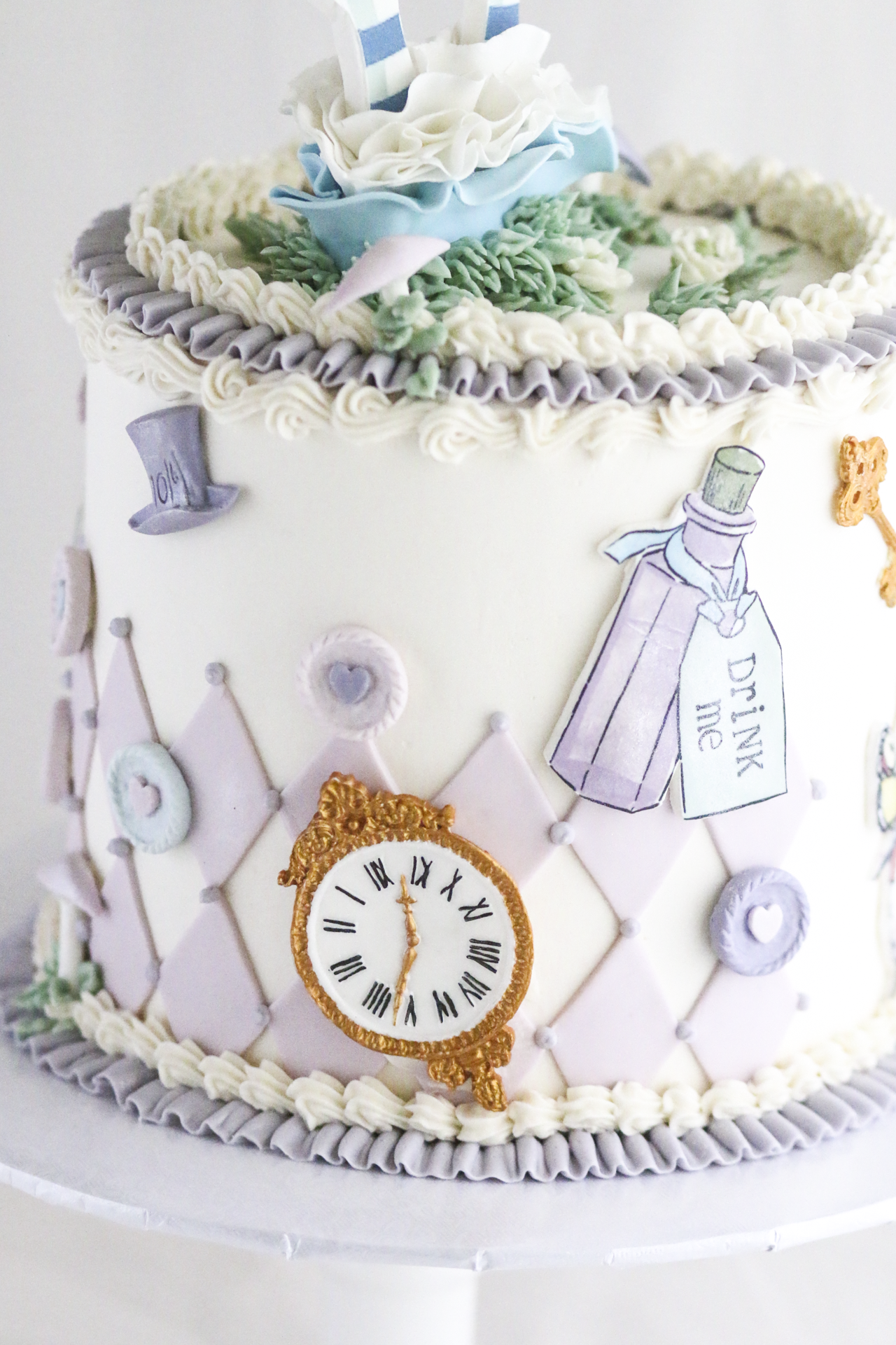 alice in wonderland vintage cake-07.png