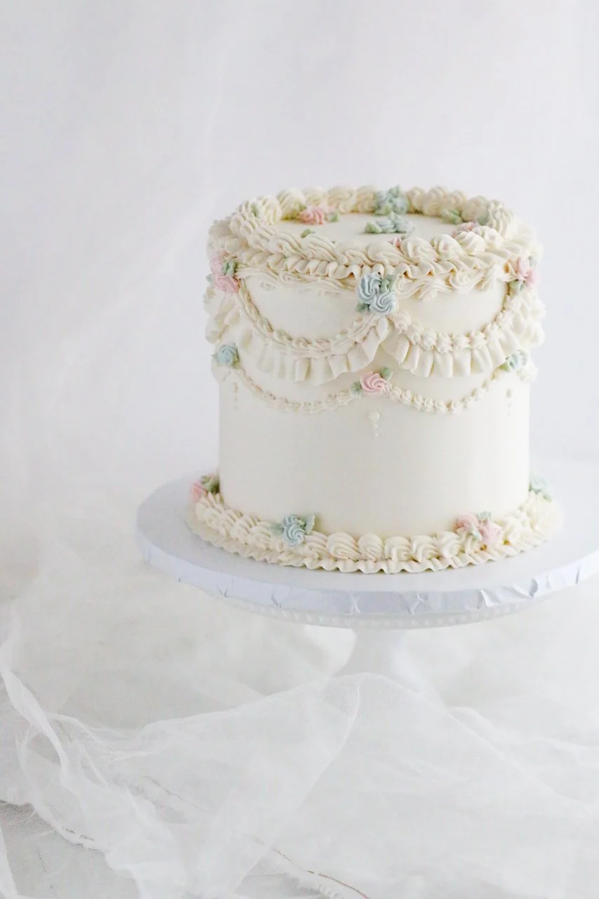 Gender reveal vintage cake-3.jpg