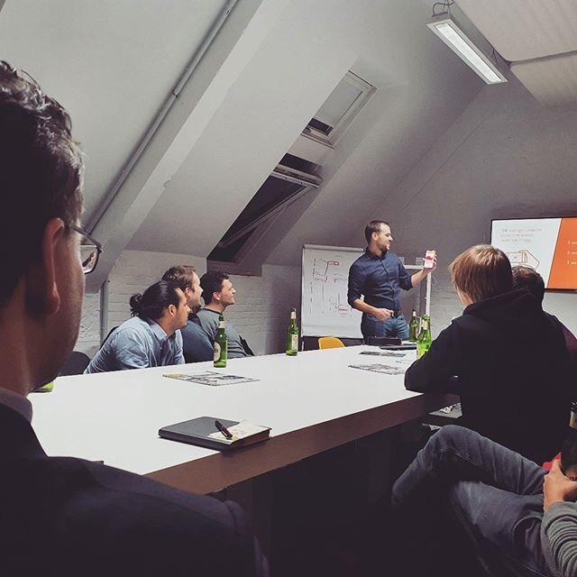 Insightful talk from @HELLA's Fabian Gemmecke about &quot;Taking the independent automotive aftermarket from a paper-based past into the #digital now&quot; at last night's @BerlinRobotics #meetup. FLIP is powered by Gestalt's #cloud-based #FewShotLea