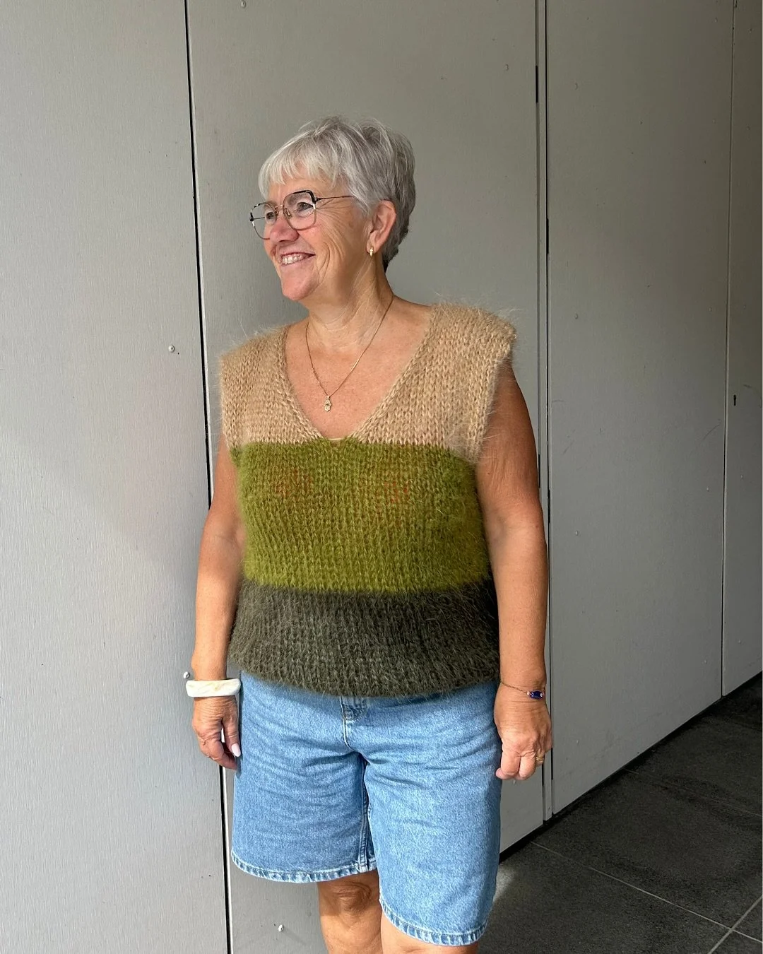 libelle x gaarne debardeur ππΌπ€ 
Benieuwd naar meerdere kleurcombinaties? Swipe left! Vaak is een debardeur een ideaal kledingstuk omdat het voor extra warmte zorgt, zonder ineens té warm te zijn. Je kent dat wel: trui aan, trui uit, trui aa