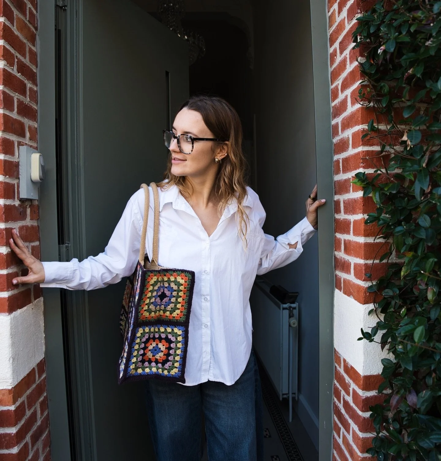 Pakket &ldquo;winter granny bag&rdquo; bevat alles wat je nodig hebt om deze super mooie &amp; praktische zak zelf te maken: patroon, jute zak &amp; garen. 

Ideaal projectje voor de gezellige decemberavonden of om cadeau te doen aan de creatieveling