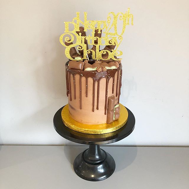 Chocolate overload drip cake to kick off this week. Adorned with the birthday girls&rsquo; favourites - @galaxyuk (caramel) and @aerochocolateuki (Peppermint)
.
.
.
.
.
.
.
.
.
.
.
.
.
.
.
#cakes #cake #buttercreamcake #cakefun #cakesofinstagram #cak