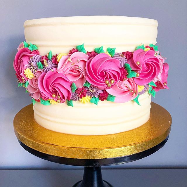 Close up of this beauty 🥰
.
.
.
.
.
.
.
.
.
.
.
#cakecakecake #cake #cakes #cakescakescakes #cakestagram #cakesofinstagram #cakesbytamsinpearson #surreybaker #hampshirebaker #surrey #hampshire #happiness #love #godalming #guildford #cakeboss #cakede