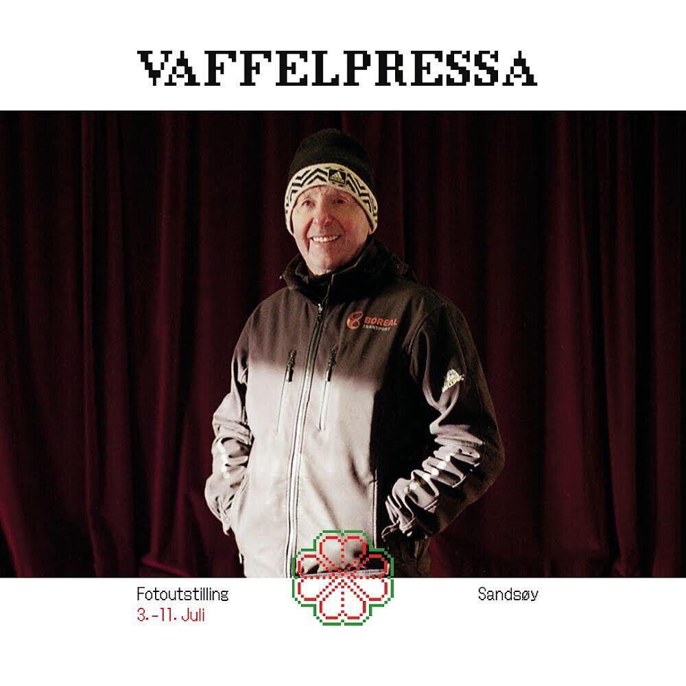 Helge Norheim og Sands&oslash;y Vel st&aring;r for vafler, kaffe og kake p&aring; Ungdomshuset p&aring; Sands&oslash;y under utstillingen 3.-11. juli!

#vaffelpressa #sands&oslash;y #&oslash;yriket #harstad #utstilling #norgesferie2021 #fotokunst