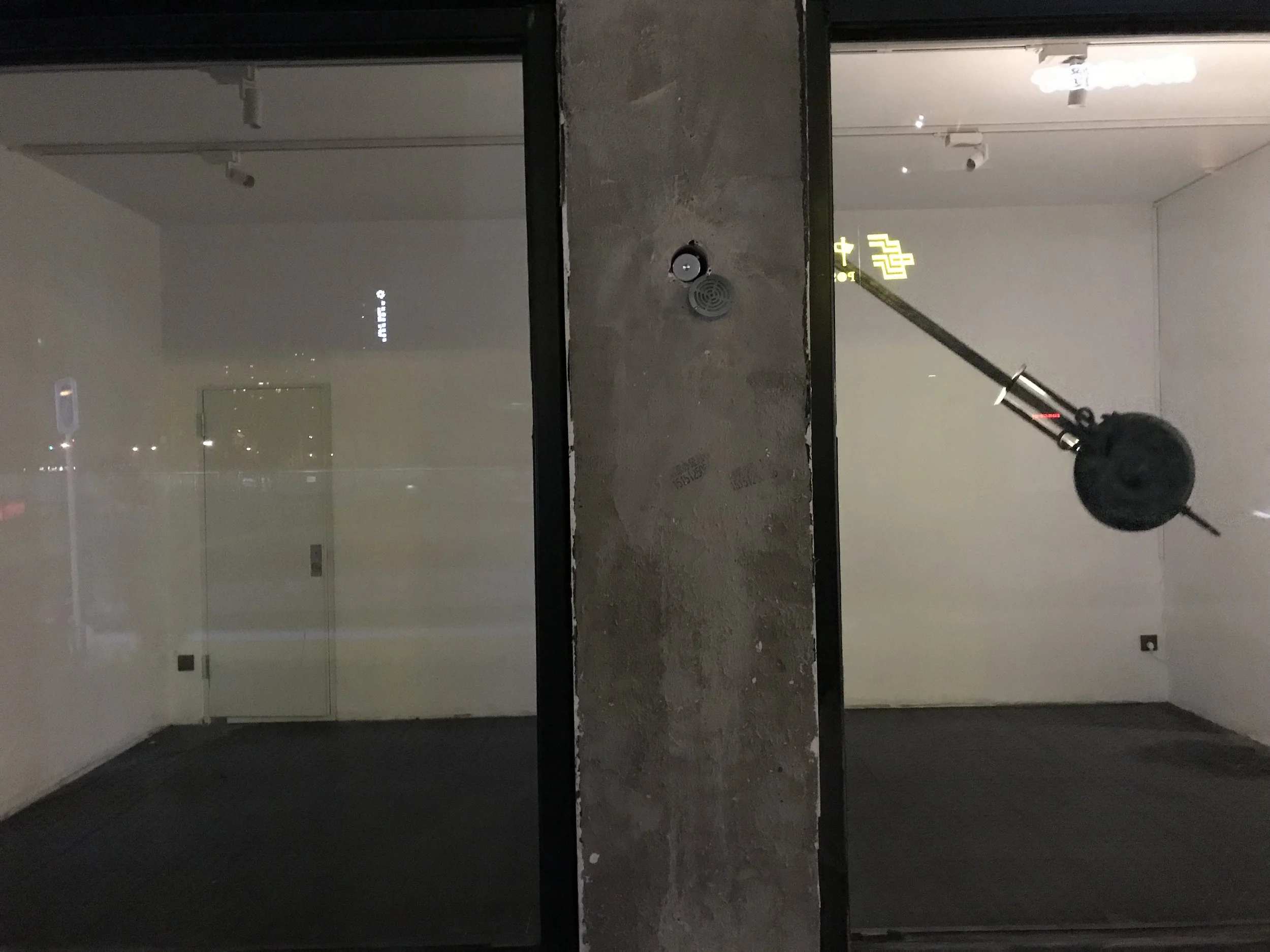 李怒:《左右》,装置,材料:综合材料 北京纹身店实验艺术空间 项目实施时间:2018.3.22-6.5 (12).jpg