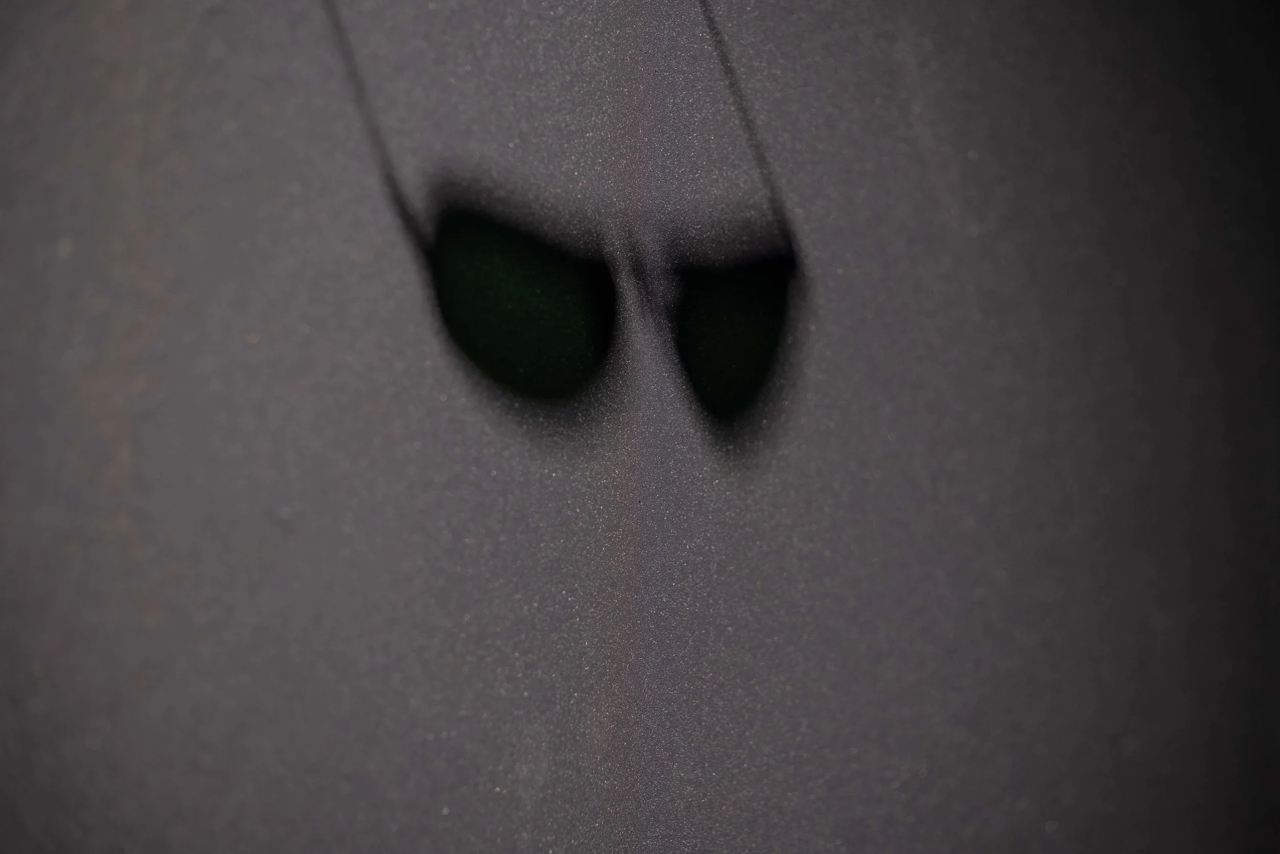 SAFE HOUSE #2《安全屋 #2》   MECHANICAL-KINETIC INSTALLATION POWDER COATING IRON PLATE, SQUARE TUBE, PAINT, SERVO MOTOR, REDUCER, BEARING, BEARING HOUSING, GEAR, CONTROLLER CABINET, WIRE, SUNGLASSES, STAINLESS STEEL DOOR HANDLE, SCREW  机械运动装置 喷塑铁板,方管,油漆