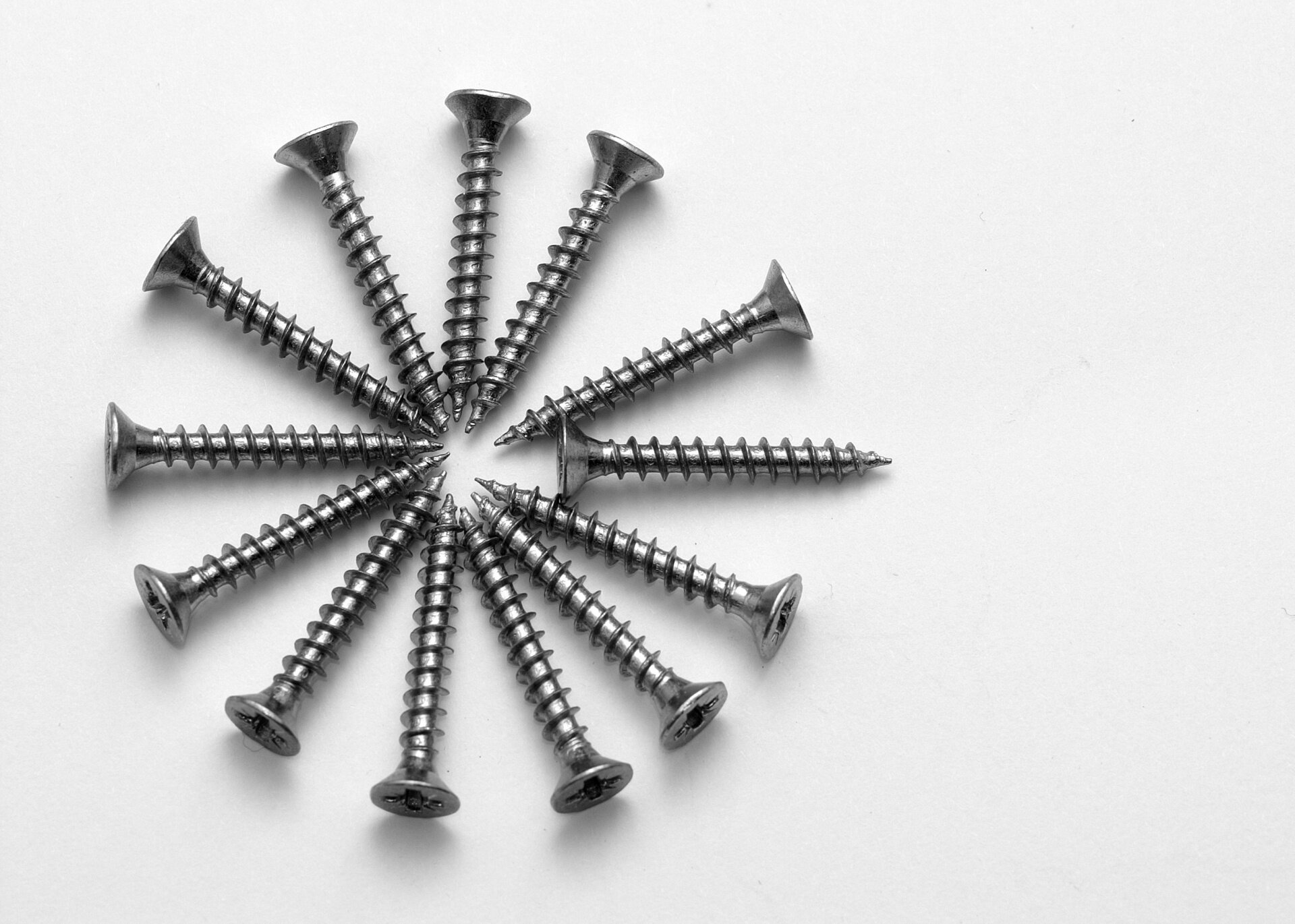 screws circle.jpg