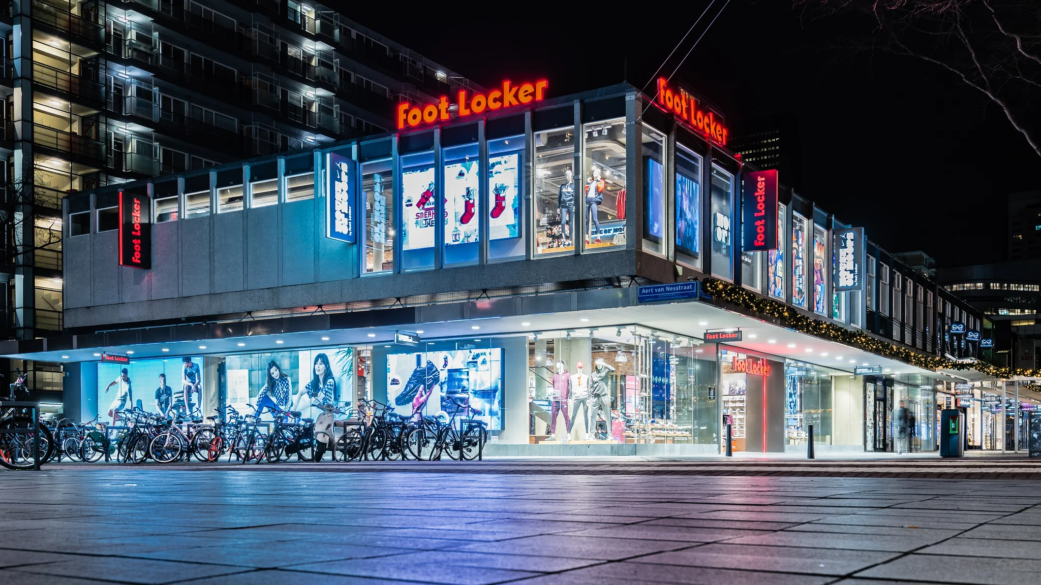 foot_locker_sneakers_all_the_way_02.jpg