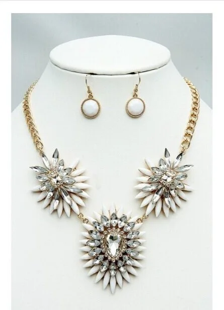 white+necklace.jpg