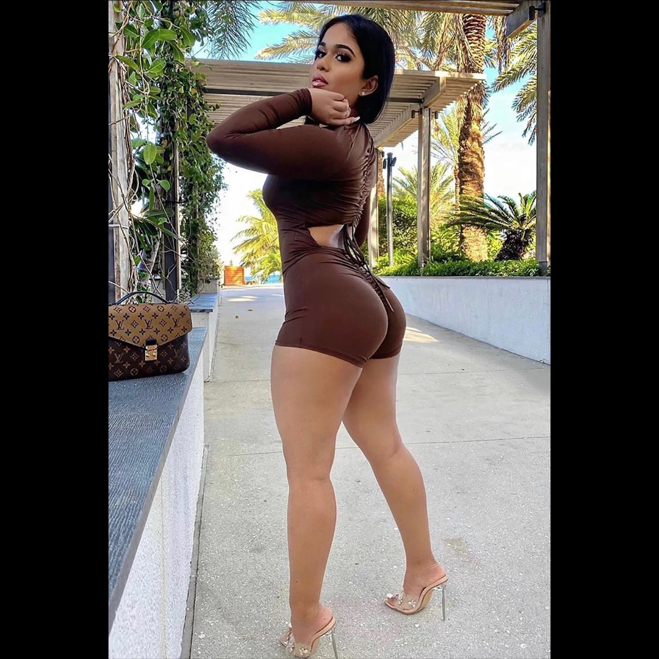 E3634F1B-A5C4-4A61-B74E-9EB32763C139