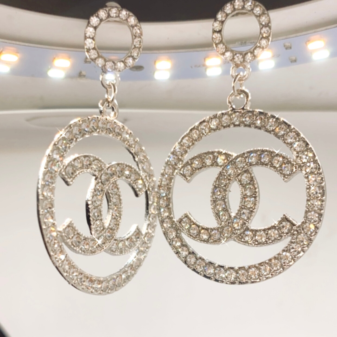 64458451-6AC0-472B-819A-738FBDEE1B2B