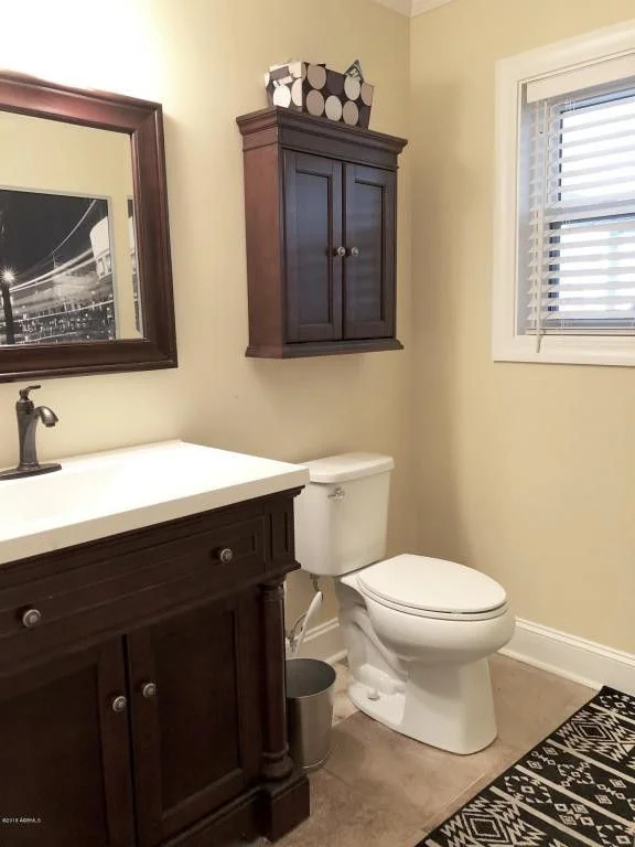 bathroom 1.jpg