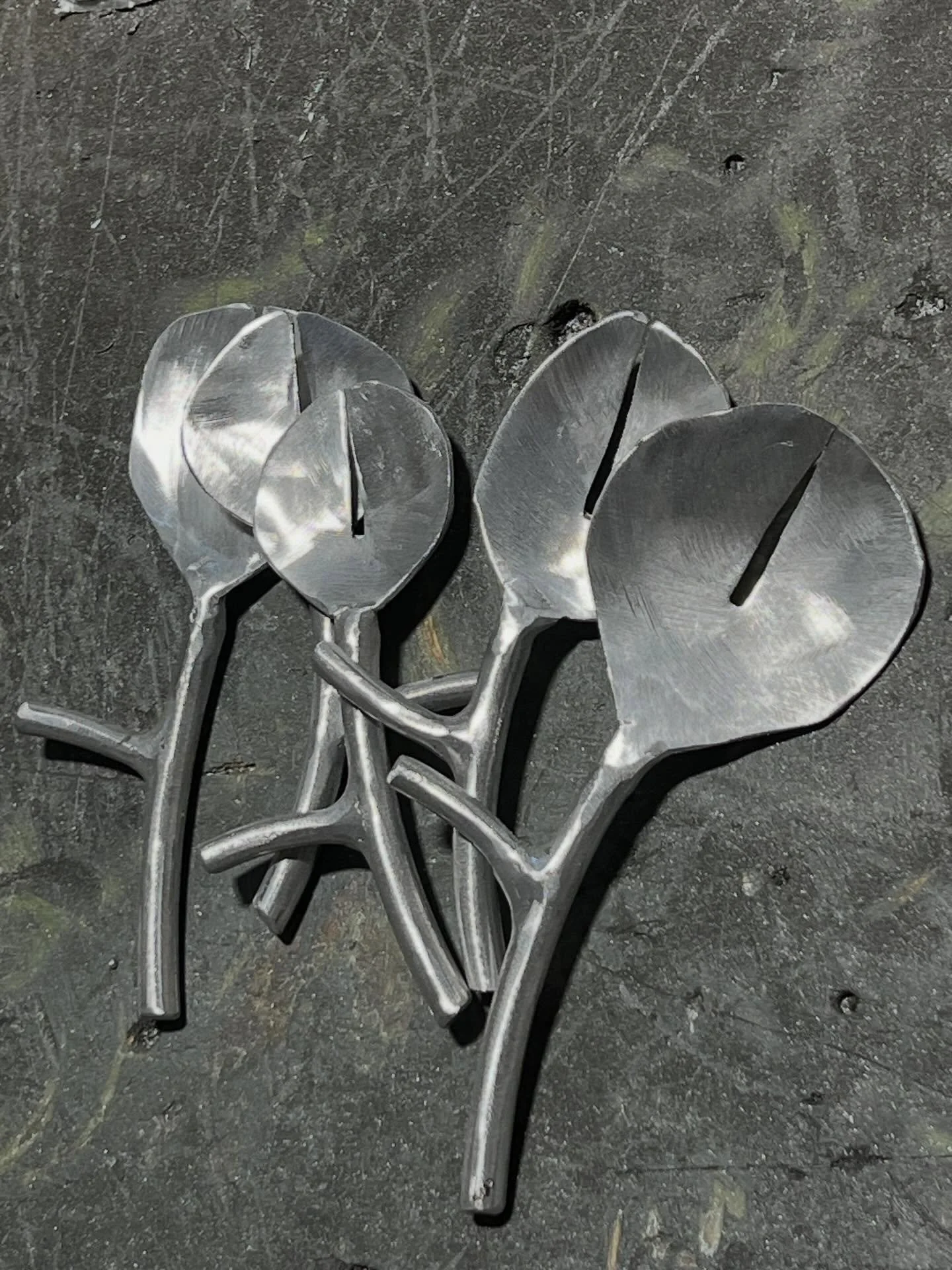 Work in progress.  Charles Rennie Macintosh inspired aluminum leaves will be mounted on a 6&rsquo; tall x2&rsquo; wide aluminum mirror frame which will be finished in a gunmetal/graphite black. 

#wip #custommirror #charlesrenniemackintosh #modernrus