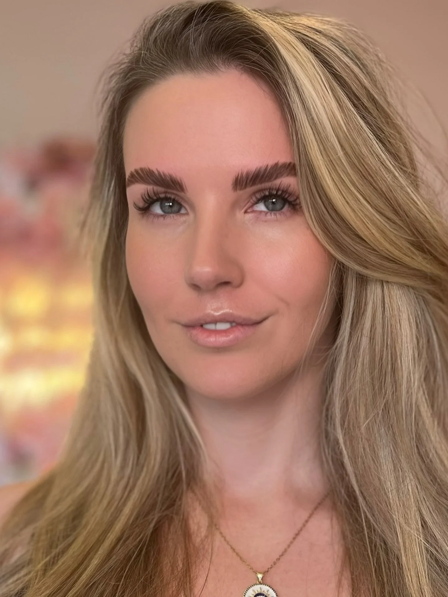 If you&rsquo;re tired of boring brows, book a Brow Lamination!
This service has SO many benefits!😁
Unruly brows?
Thin brows that grow horizontally?
Curly brows?
A brow lamination can fix it all! 🙌
Plus, adding tint can give you a fuller appearance 