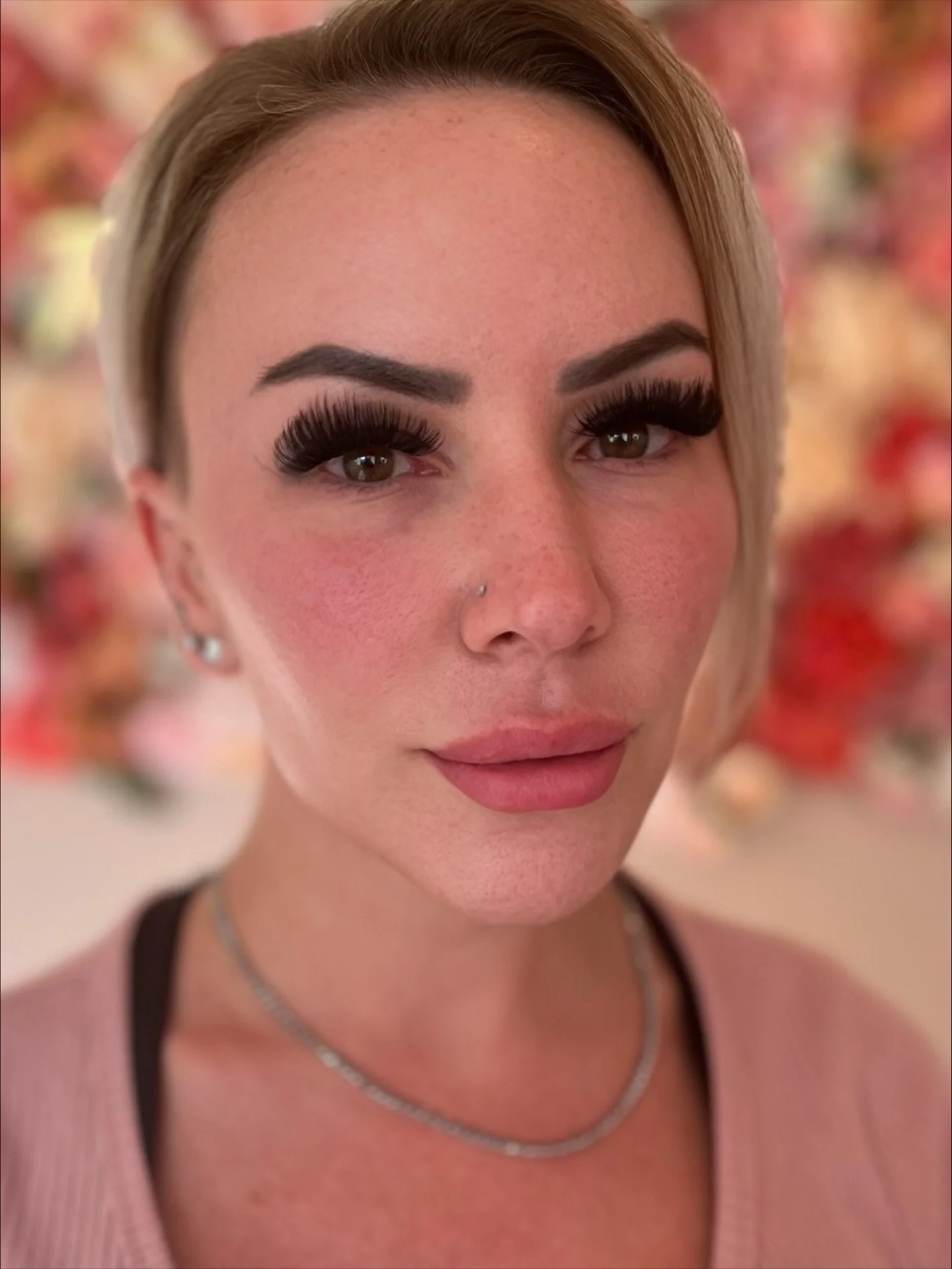 YOU DESERVE GORGEOUS LASHES! 🫵
&hellip;before you skip this post, think to yourself&hellip; when was the last time you looked and felt your best effortlessly? 

It probably was when your lashes were done and your brows were so polished you couldn&rs