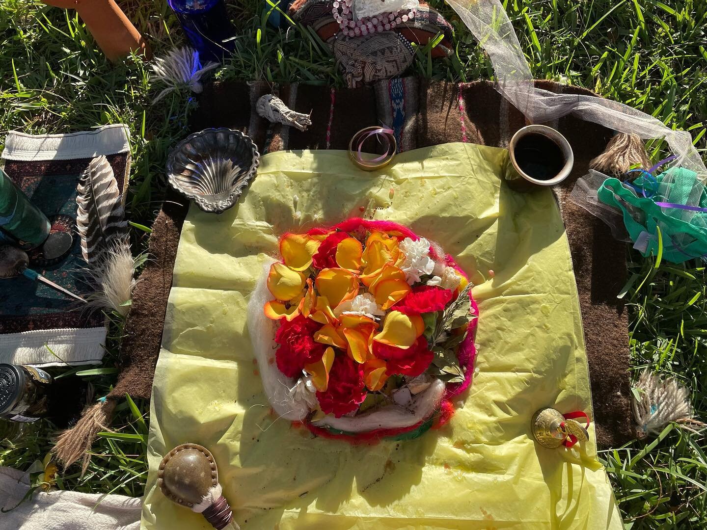 Grateful to gift this Andean Offering  and Prayers honoring Birth and to be invited to be a part of this Solar Return Blessing for a Beautiful Sister and in Sacred Circle under the Sun in this time of Virgo energy.
Thank you Pachamama. Thank you @cre