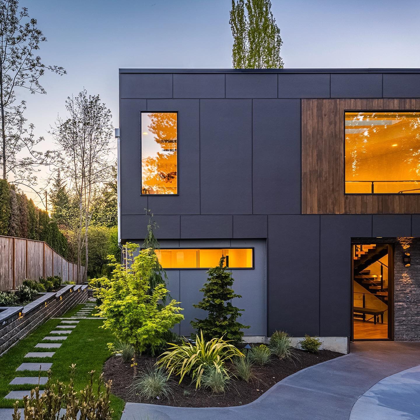 Oak &amp; Iron House Exterior #medinawashington #onthemarket #modernhomes #architecturaldesign #seattle #bellevue #forsale