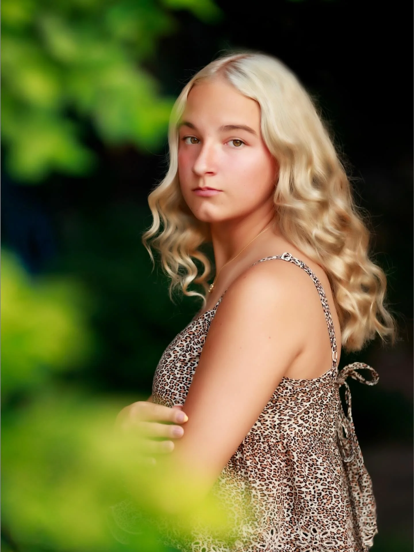 Don't be jealous, it's like I'm working with models over here 😍 

Isn't she gorgeous ? Thanks @addalyn.c and @pineapplebird73  for braving the west bottoms last night (🤣 that's a joke for dad, everything was fine!)

#senior2026 
#photoalli 
#senior