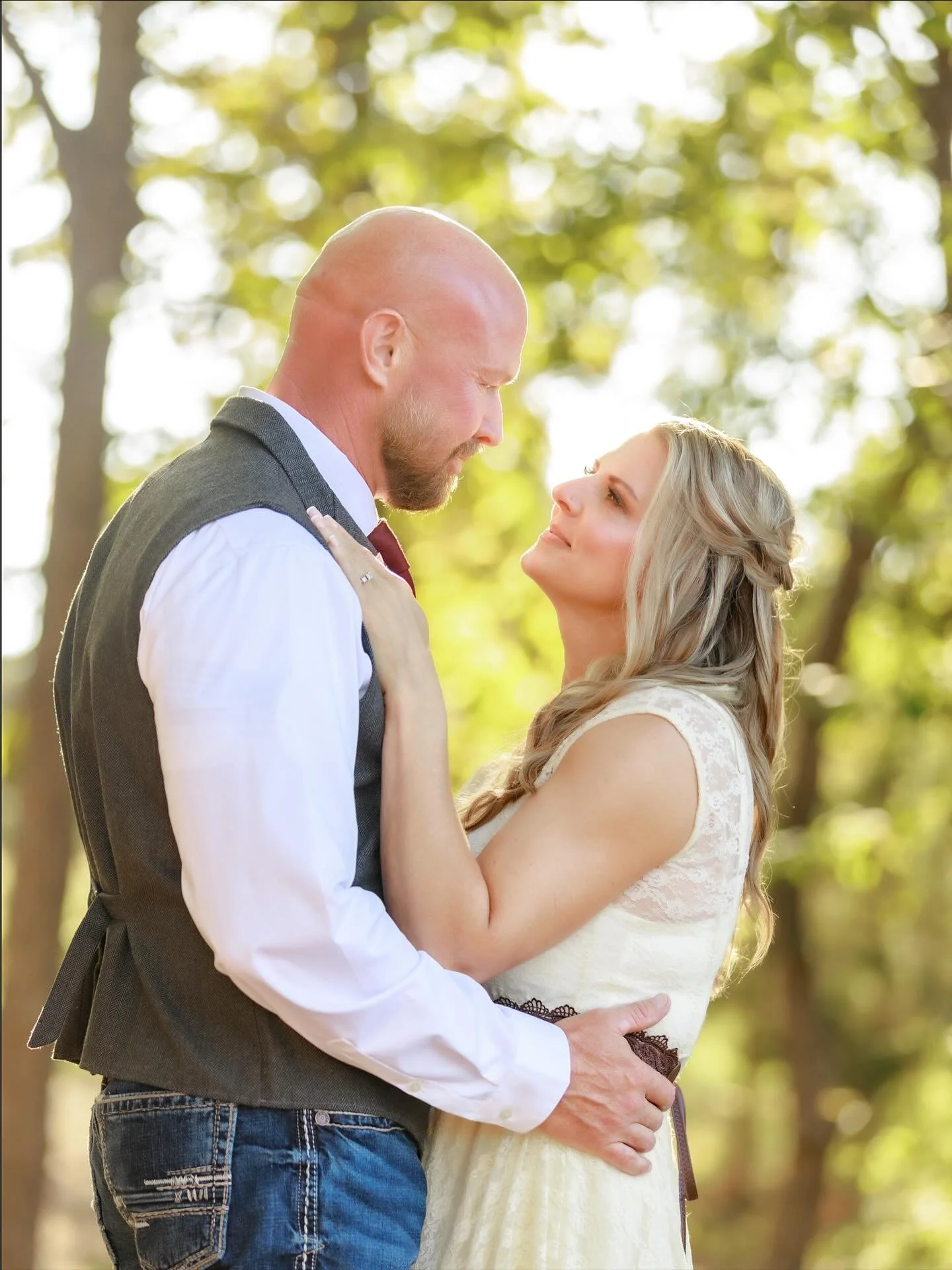 Congratulations @crandall82 &amp; @1975schnell 

#photoalli #weddingphotos #weddingphotographer #kansascityweddingphotographer