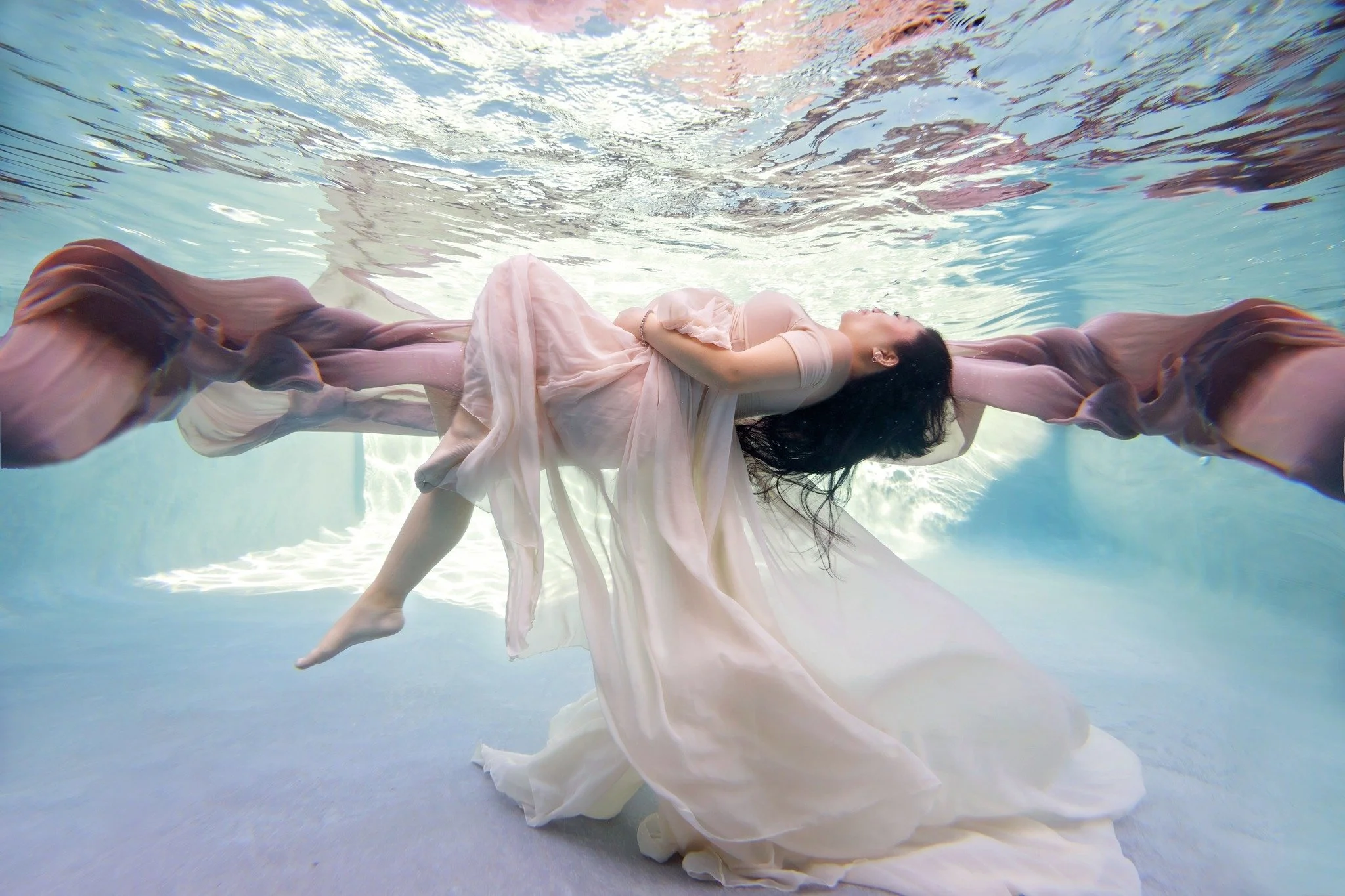 Alli is a freaking wizard. I decided that I wanted my maternity pics to be underwater&hellip; in late October. I knew my odds were slim. The only pool that was open was my parents cold outdoor pool that was days before winterizing. Alli and her team 