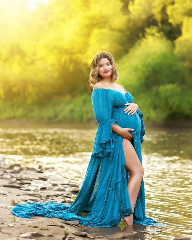 More than just snapping a picture
Yes of coarse any one can take a pretty good photo but at photoalli, it more than just taking a photo. 
A successful session starts upon booking.
-We will discuss location ideas and brainstorm the vibe you are wantin