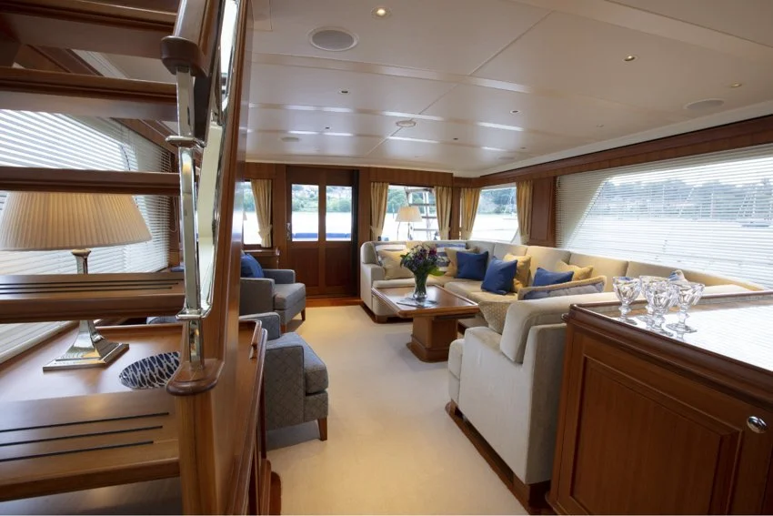 HUNT YACHTS 76 FB inside1.jpg