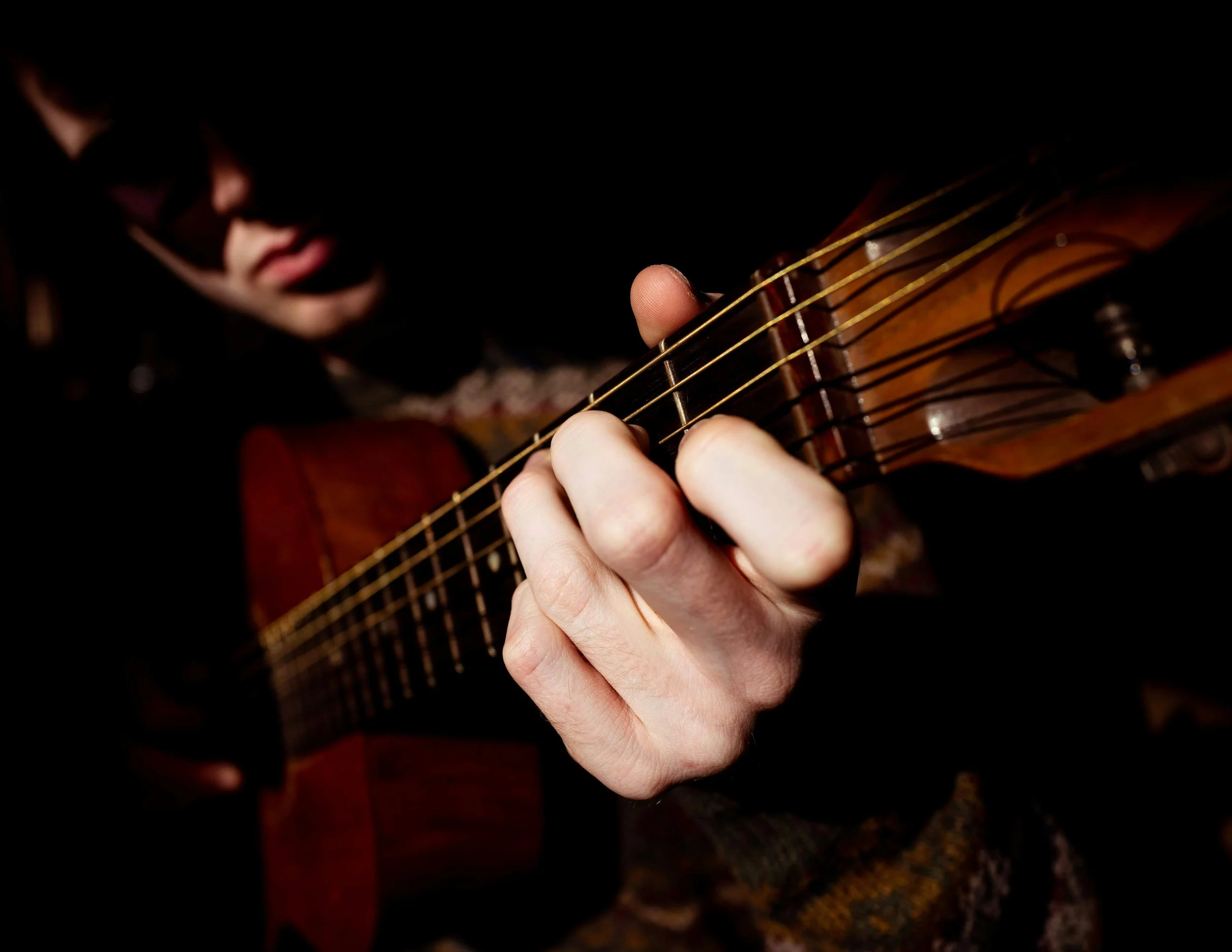 Classical guitar lessons with Kevin Ayers in Portland Oregon for students of all ages, including personalized Suzuki method instruction