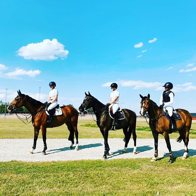 DREAMTEAM 
Så roligt att vara igång med tävlingarna igen!🥰 Otroligt tacksam att vi får ha så fina hästar i stallet, allihopa har hoppat fantastiskt i helgen🌟 Tack till bästa team W ❤️ ni är bäst! 
@heddawallin @bellalidgren @wilmerfyhr @er