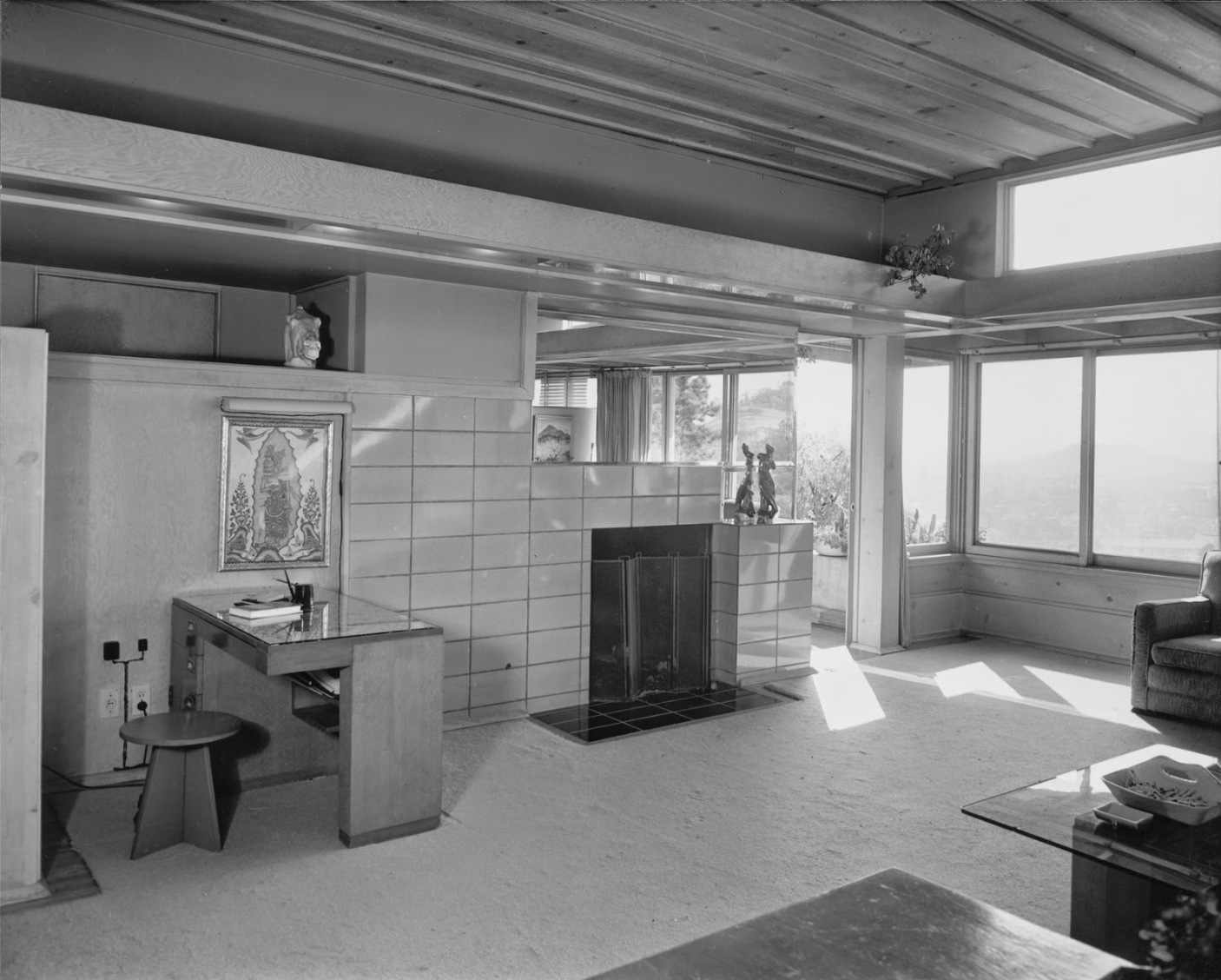 Living room inside one of the Manola Court apartments, photographed by Julius Shulman in 1938.