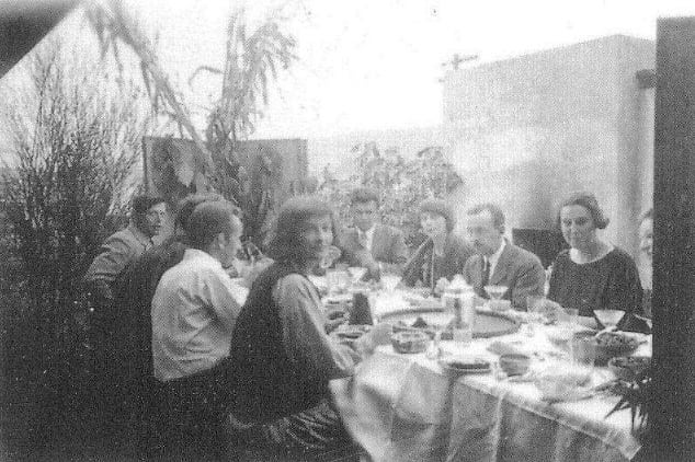 1923 photo of Thanksgiving at Kings Road, likely taken by R.M. Schindler. The photo illustrates the mutual Chicago-Los Angeles connections that Schindler and Sachs (far left) had, such as Betty Katz (seated front center facing the camera) and her fut