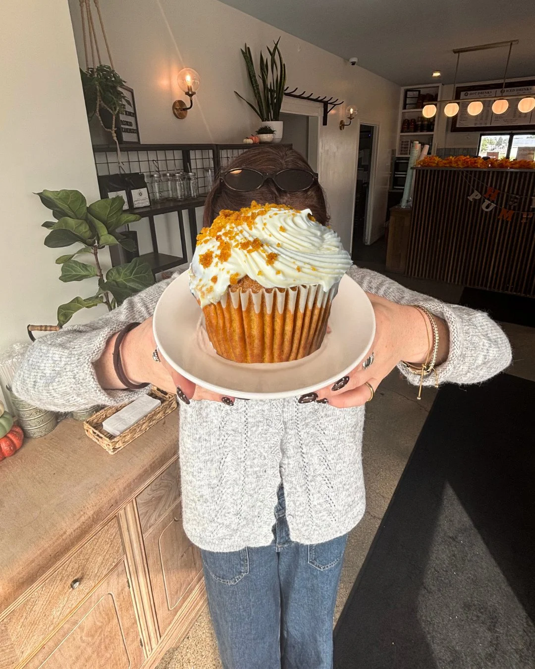 We are so excited to bring you some different options for the fall!⁠
⁠
🍪 Fall Bites⁠
Belgian Sugar Waffle⁠
Pumpkin Muffin with Cream Cheese Frosting⁠
⁠
Also, of course, we had to include a delicious chocolate chip cookie! Which one are you grabbing 
