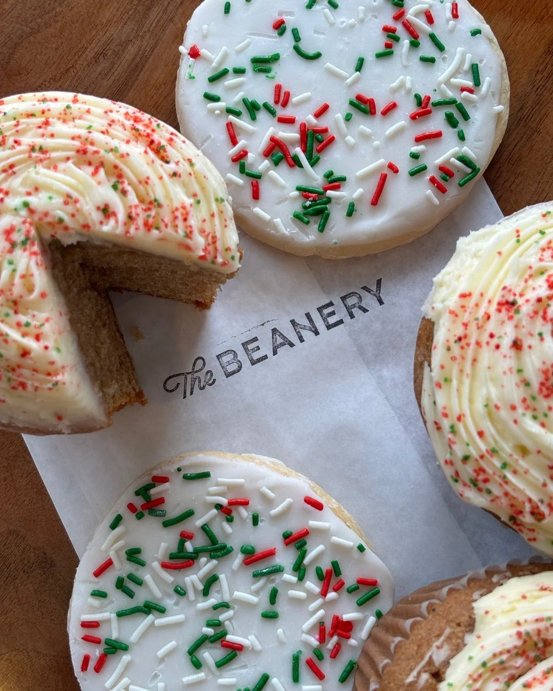 Not sure what&rsquo;s harder: choosing between the Gingerbread Muffin and the Sugar Cookie&hellip; or pretending we haven&rsquo;t had both this week👀🧁🍪⁠
⁠
Have you had the chance to try new holiday munchies?⁠