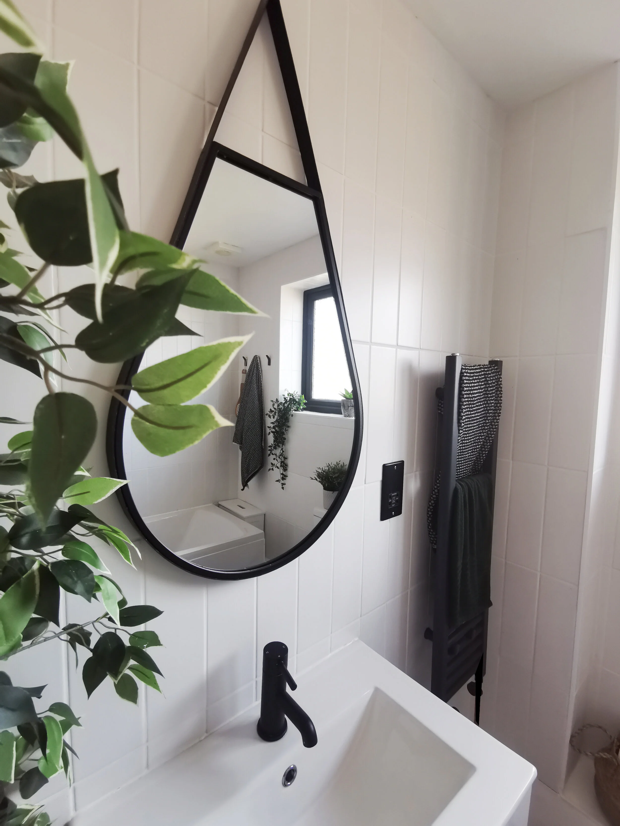 We made a tiny bathroom feel bigger and brighter with six simple steps