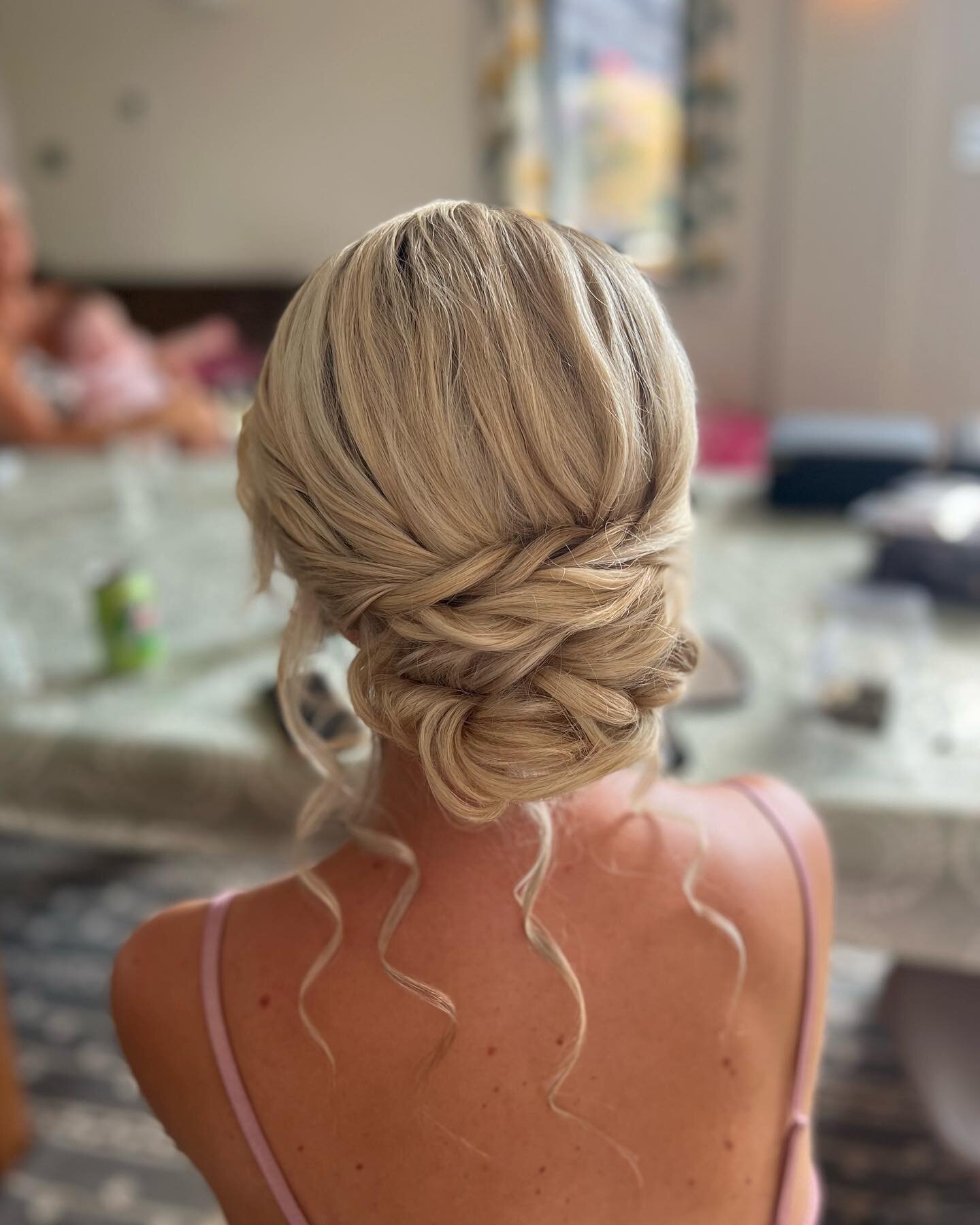 Wedding Guest hair 🤍 

&bull; 

Had a lovely few days away with my Mom to Valencia for a much needed reset 🥰 

What a crazy few months it has been, thank you so much to everyone for booking me, lots more lovely Brides still to go 🥂 

&bull; 

#mak