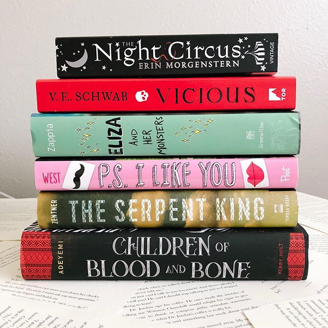 Happy #nationalbookloversday 📚
What’s your favorite book? Or a few of your favorites? On my blog today I’m sharing my top 10 favorite books. Making the list wasn’t actually as hard as I expected it to be! And some of those books are pictured here 😊 tell a book that you love (because I obviously need more recommendations 😉)