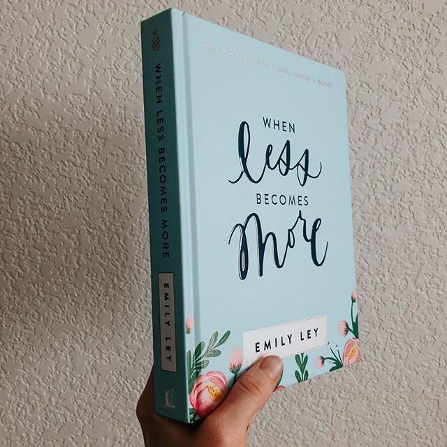 It’s time for another #favoritebooksfriday today I’m sharing When Less Becomes More by @emilyley ?
•
This quickly became a favorite when I read it last year. But I’ve been slowly rereading it in the mornings during this crazy time and it feels so applicable and good for this time in our lives. Sometimes we need to slow down and savor the good life and Emily shows us how to do that in this book.
•
This is a book that I honestly believe every woman should read at some point in their lives. It’s been life changing for me ?
•
What’s a book that’s close to your heart?