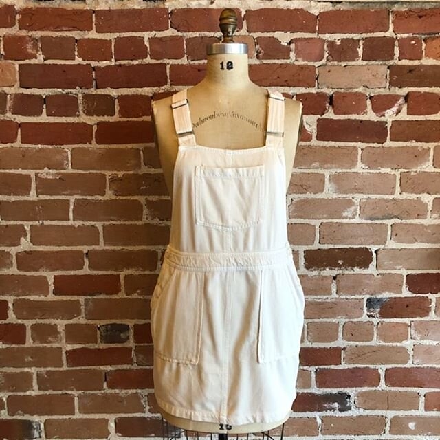 This skirt overall is perfect!
It is going to look amazing layered over so many different things!
What would you wear it with?
.
.
.
.
#yolo #yoloclothing #yoloinsalida #shopsalida #shoplocal #supportlocal #salidasttrong #dresses #overalls #overalldr