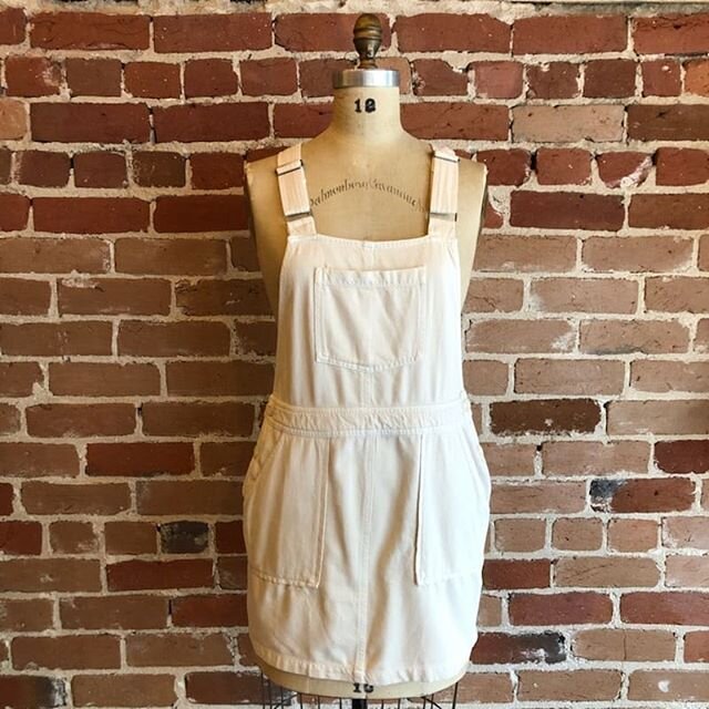 This skirt overall is perfect!
It is going to look amazing layered over so many different things!
What would you wear it with?
.
.
.
.
#yolo #yoloclothing #yoloinsalida #shopsalida #shoplocal #supportlocal #salidasttrong #dresses #overalls #overalldr