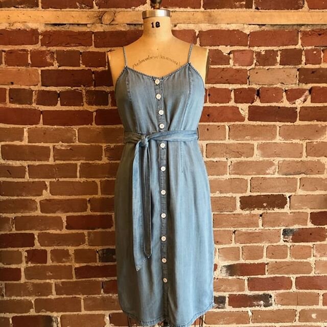 This dress is just screaming picnic attire!
What is your favorite summer outfit?
.
.
.
.
#yolo #yoloclothing #yoloinsalida #shopsalida #shoplocal #supportlocal #salidasttrong #dresses #summer #summerinsalida