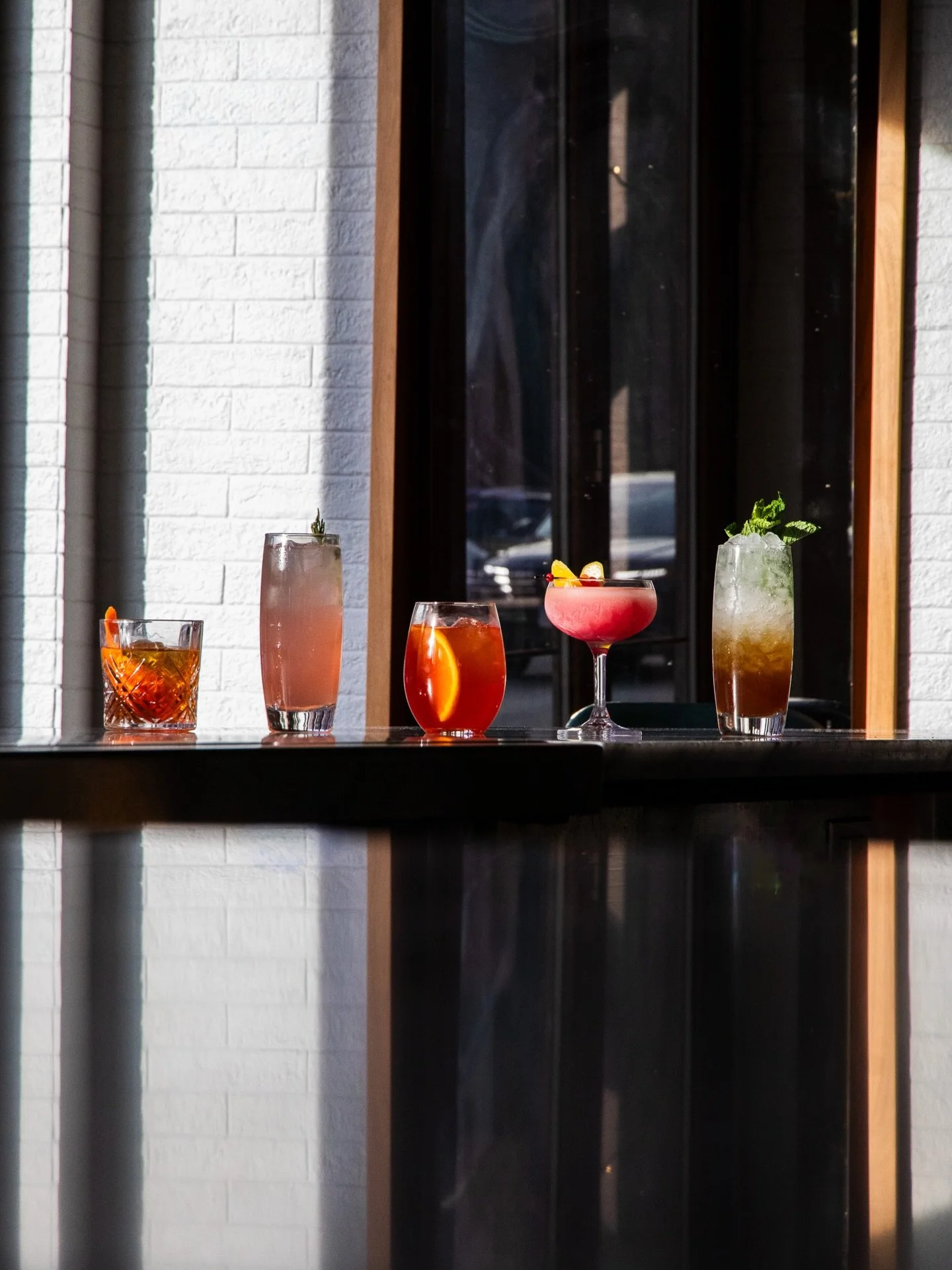 Meet me at the bar.
Friday cocktails, Neapolitan pies, and Valentine&rsquo;s weekend specials waiting. ❤️&zwj;🔥